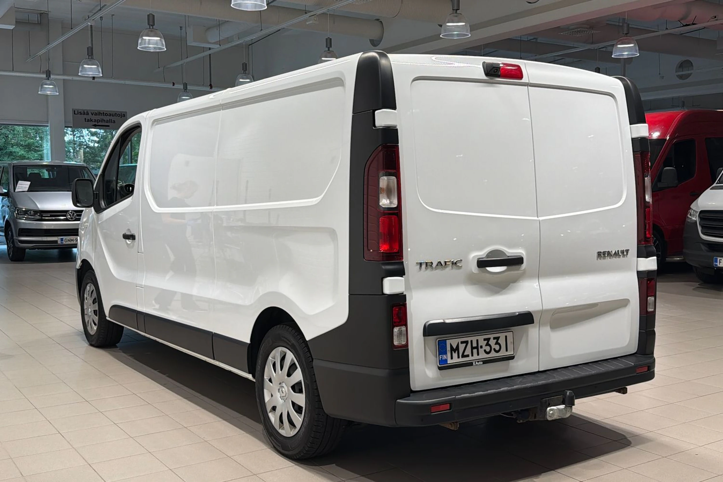 valkoinen Renault Trafic 2021 kuva 23.