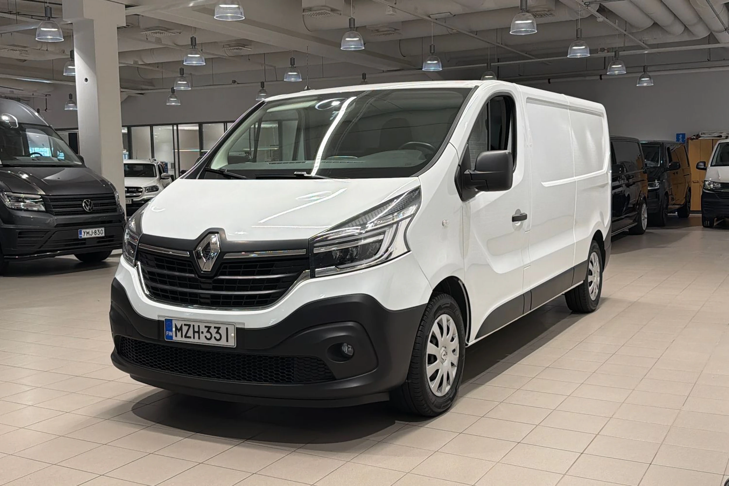 valkoinen Renault Trafic 2021 kuva 24.