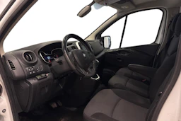 Valkoinen Renault Trafic 2021 kuva 6.