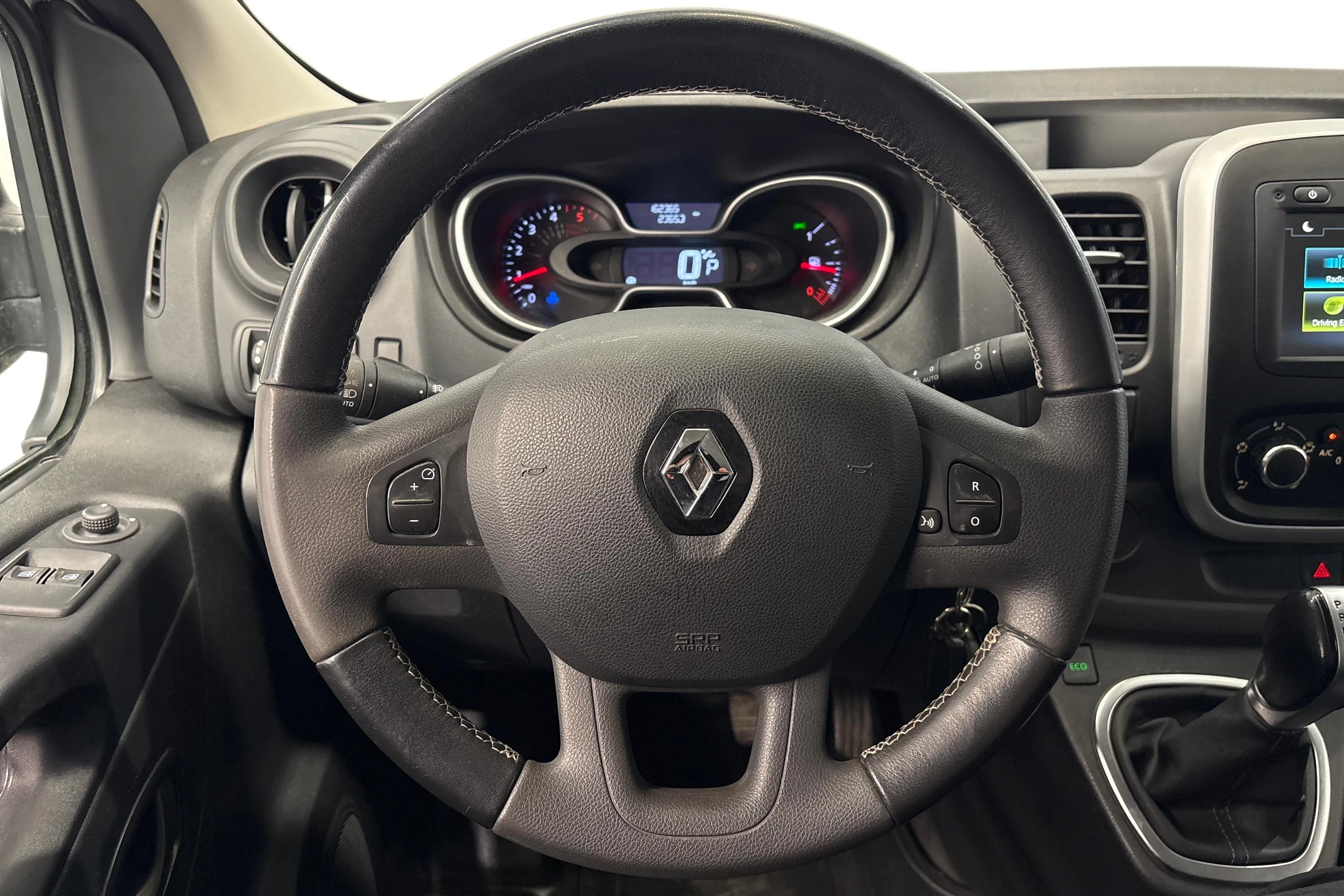 Valkoinen Renault Trafic 2021 kuva 8.