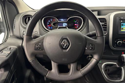 Valkoinen Renault Trafic 2021 kuva 8.