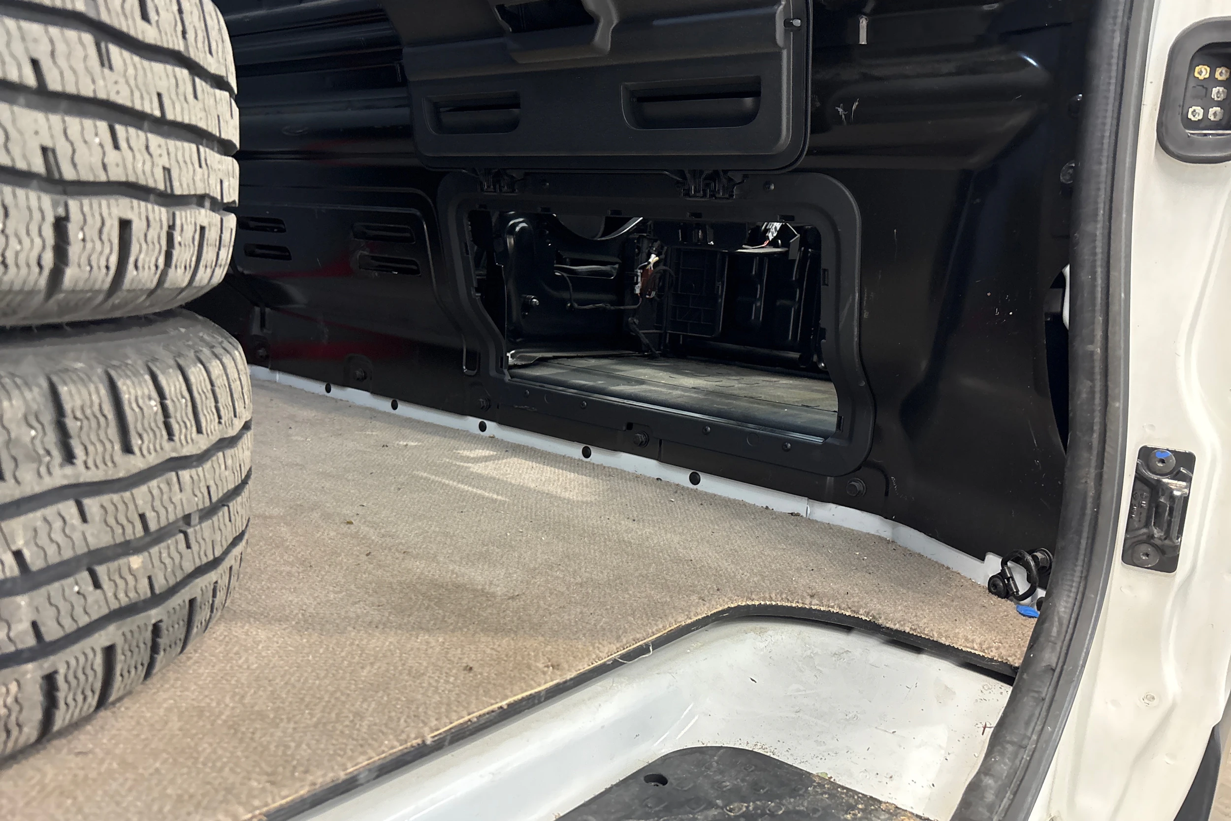 Valkoinen Renault Trafic 2021 kuva 13.