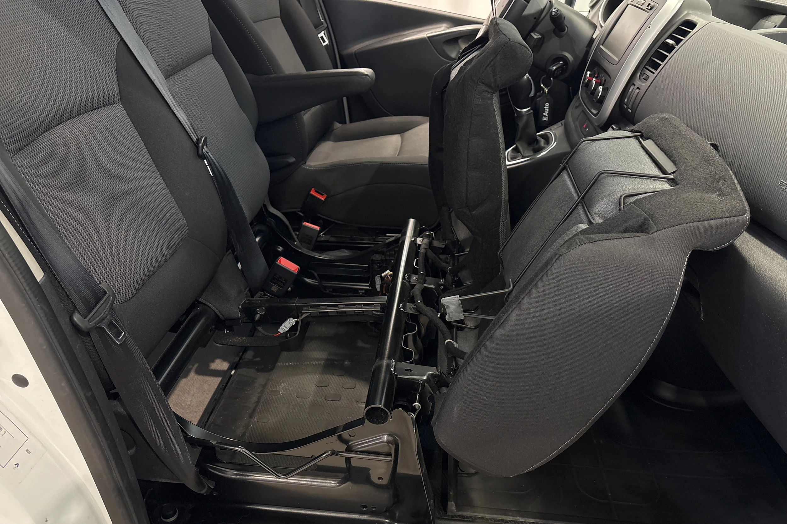 Valkoinen Renault Trafic 2021 kuva 14.