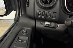 Valkoinen Renault Trafic 2021 kuva 15.