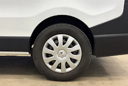 Valkoinen Renault Trafic 2021 kuva 20.