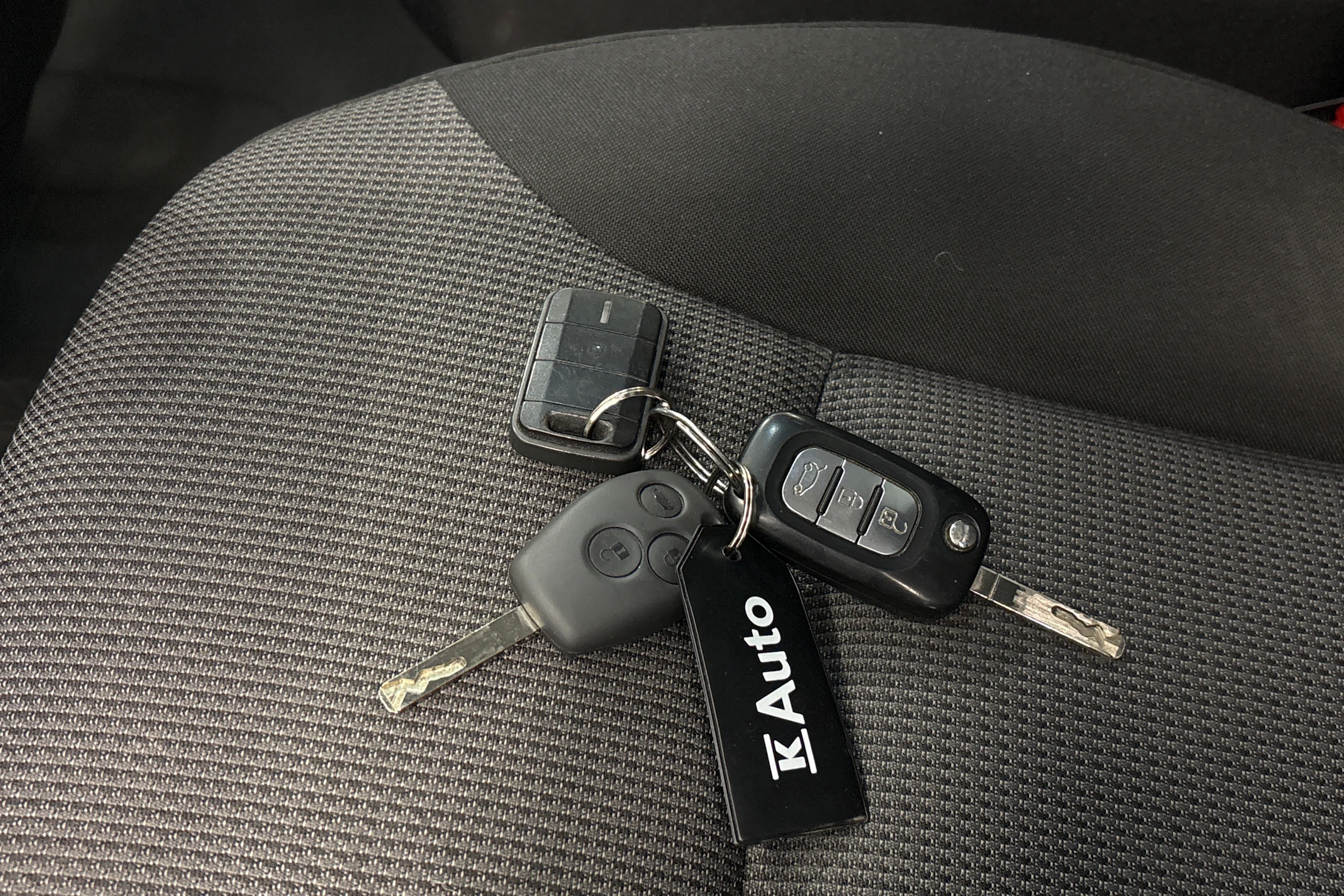 Valkoinen Renault Trafic 2021 kuva 21.