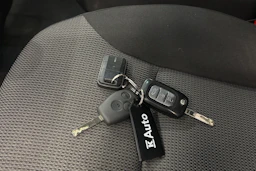 Valkoinen Renault Trafic 2021 kuva 21.