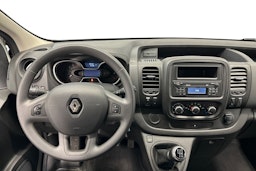 valkoinen Renault Trafic 2021 kuva 7.