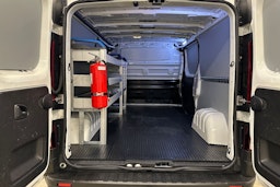 valkoinen Renault Trafic 2021 kuva 17.