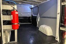 valkoinen Renault Trafic 2021 kuva 19.