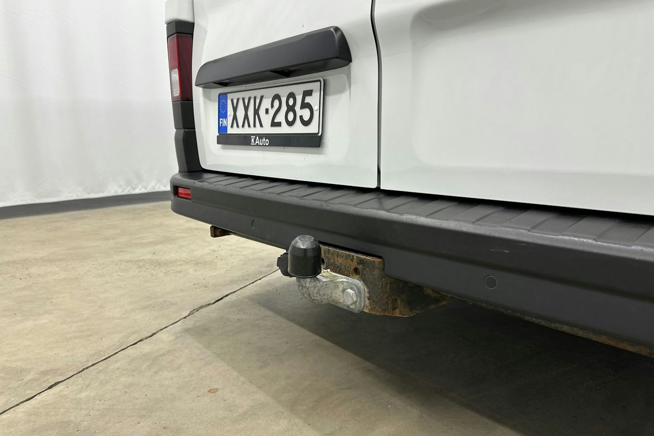 valkoinen Renault Trafic 2021 kuva 24.