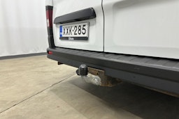 valkoinen Renault Trafic 2021 kuva 24.