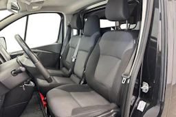 musta Renault Trafic 2021 kuva 8.