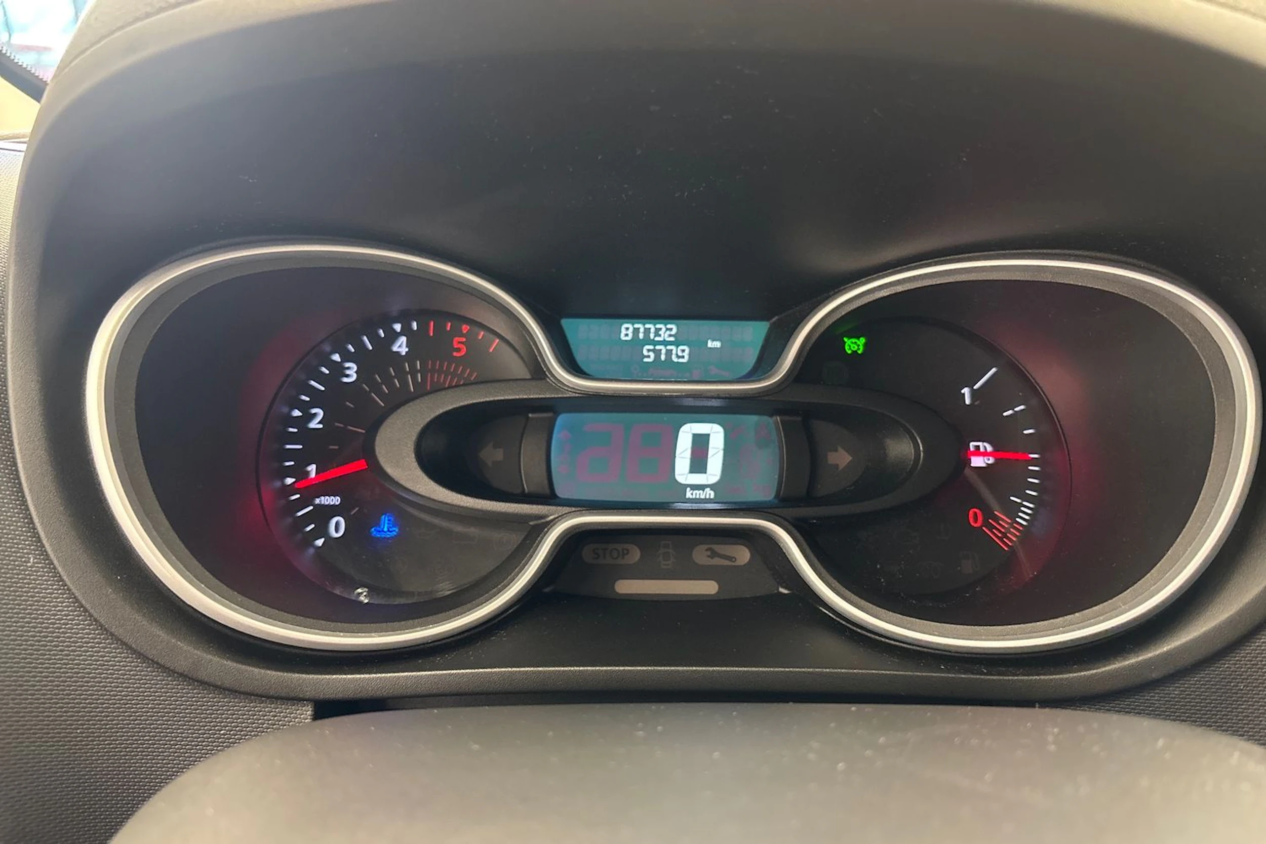 musta Renault Trafic 2021 kuva 10.