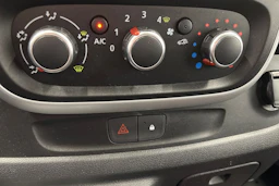 musta Renault Trafic 2021 kuva 15.