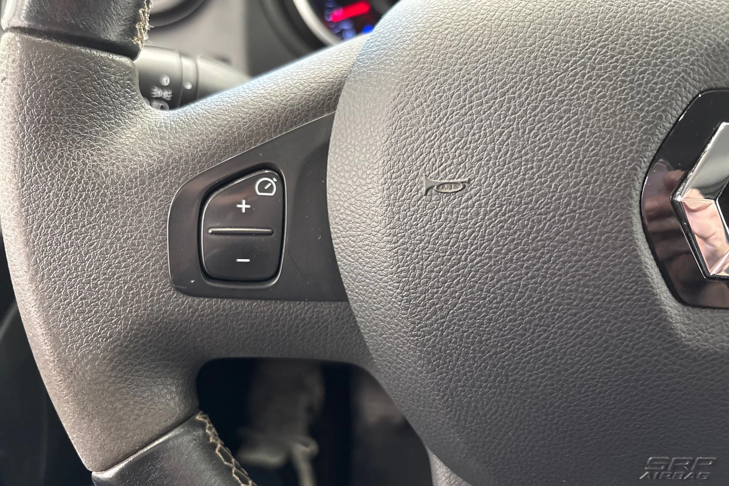 musta Renault Trafic 2021 kuva 17.