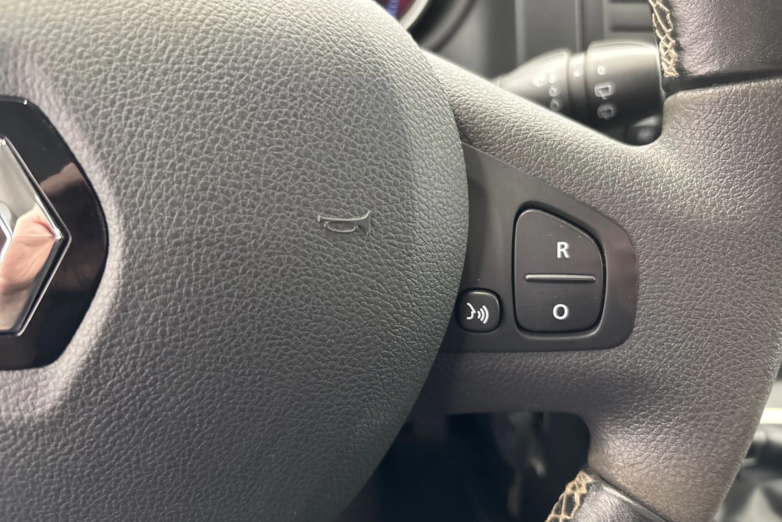 musta Renault Trafic 2021 kuva 18.