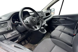 valkoinen Renault Trafic 2022 kuva 3.