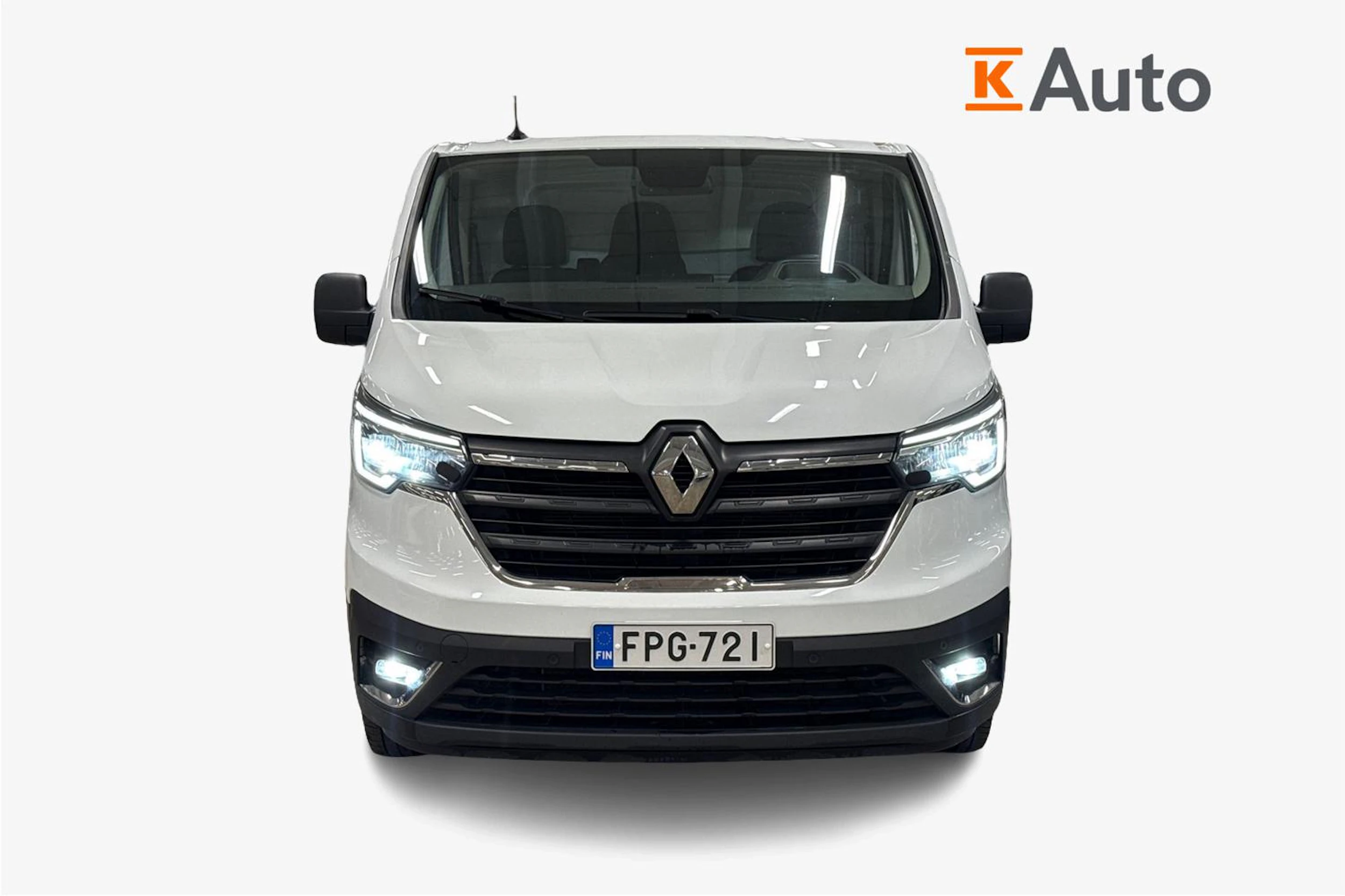 valkoinen Renault Trafic 2022 kuva 5.