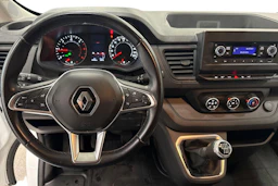 valkoinen Renault Trafic 2022 kuva 9.