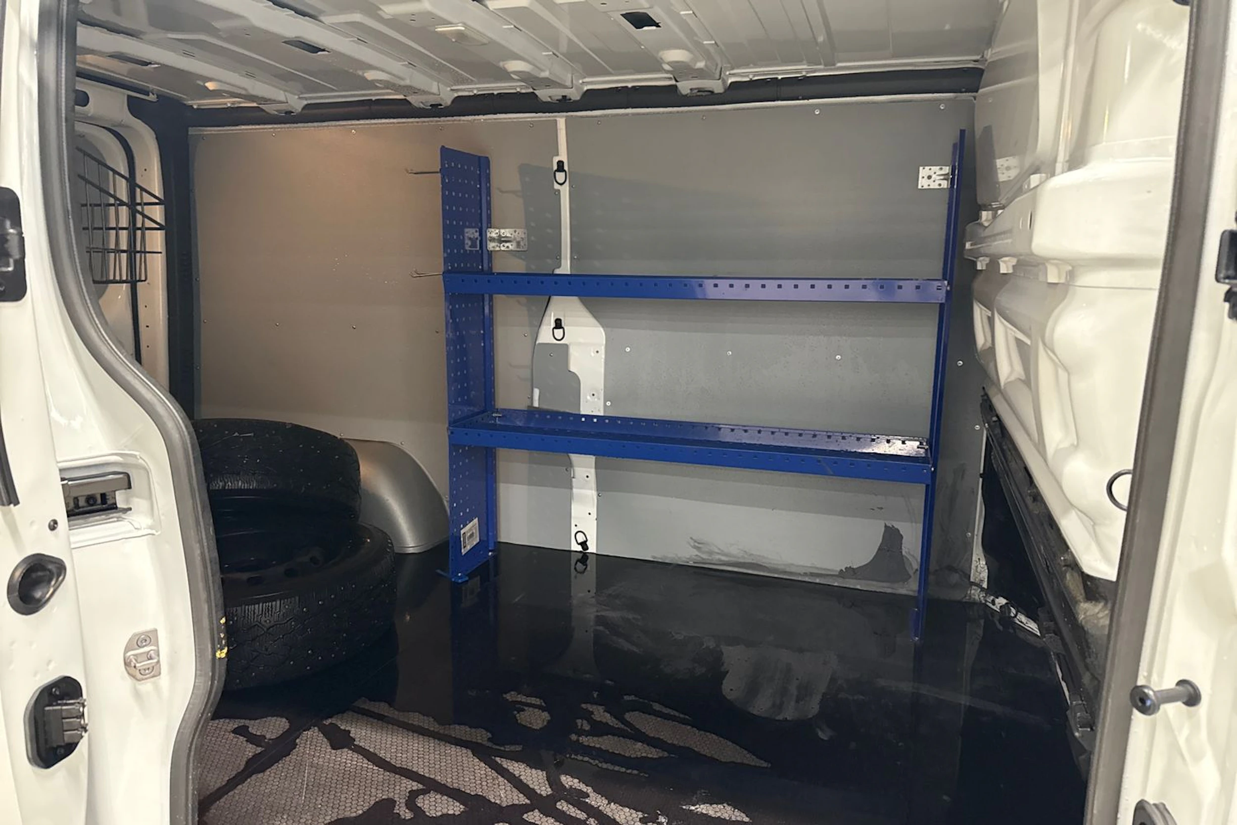 valkoinen Renault Trafic 2022 kuva 13.