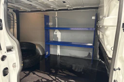 valkoinen Renault Trafic 2022 kuva 13.
