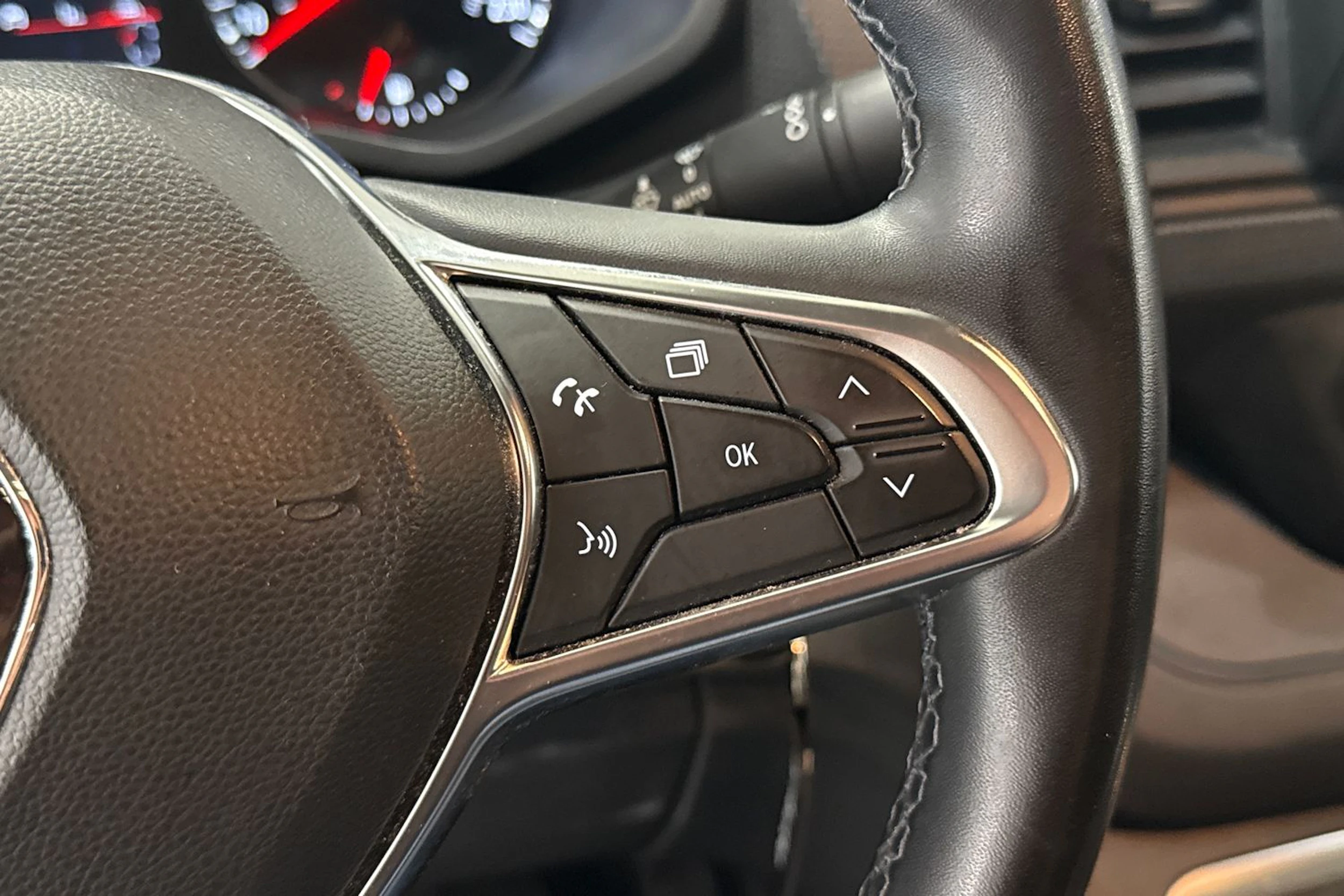 valkoinen Renault Trafic 2022 kuva 18.