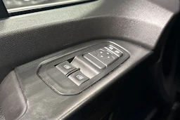 valkoinen Renault Trafic 2022 kuva 20.