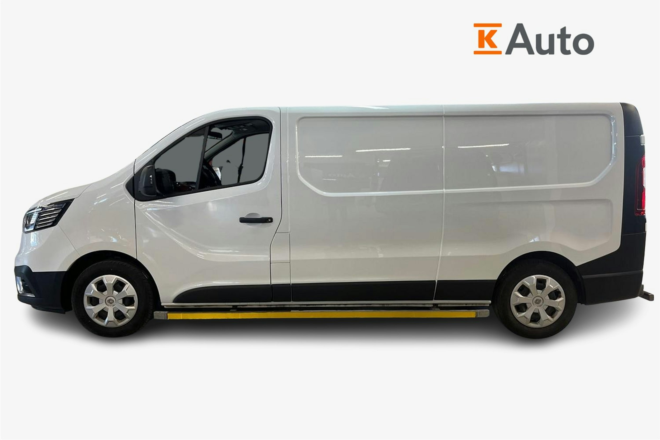 Valkoinen Renault Trafic 2022 kuva 6.