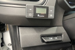 Valkoinen Renault Trafic 2022 kuva 18.
