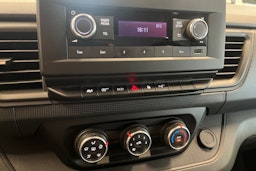Valkoinen Renault Trafic 2022 kuva 20.