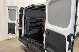 Valkoinen Renault Trafic 2022 kuva 23.