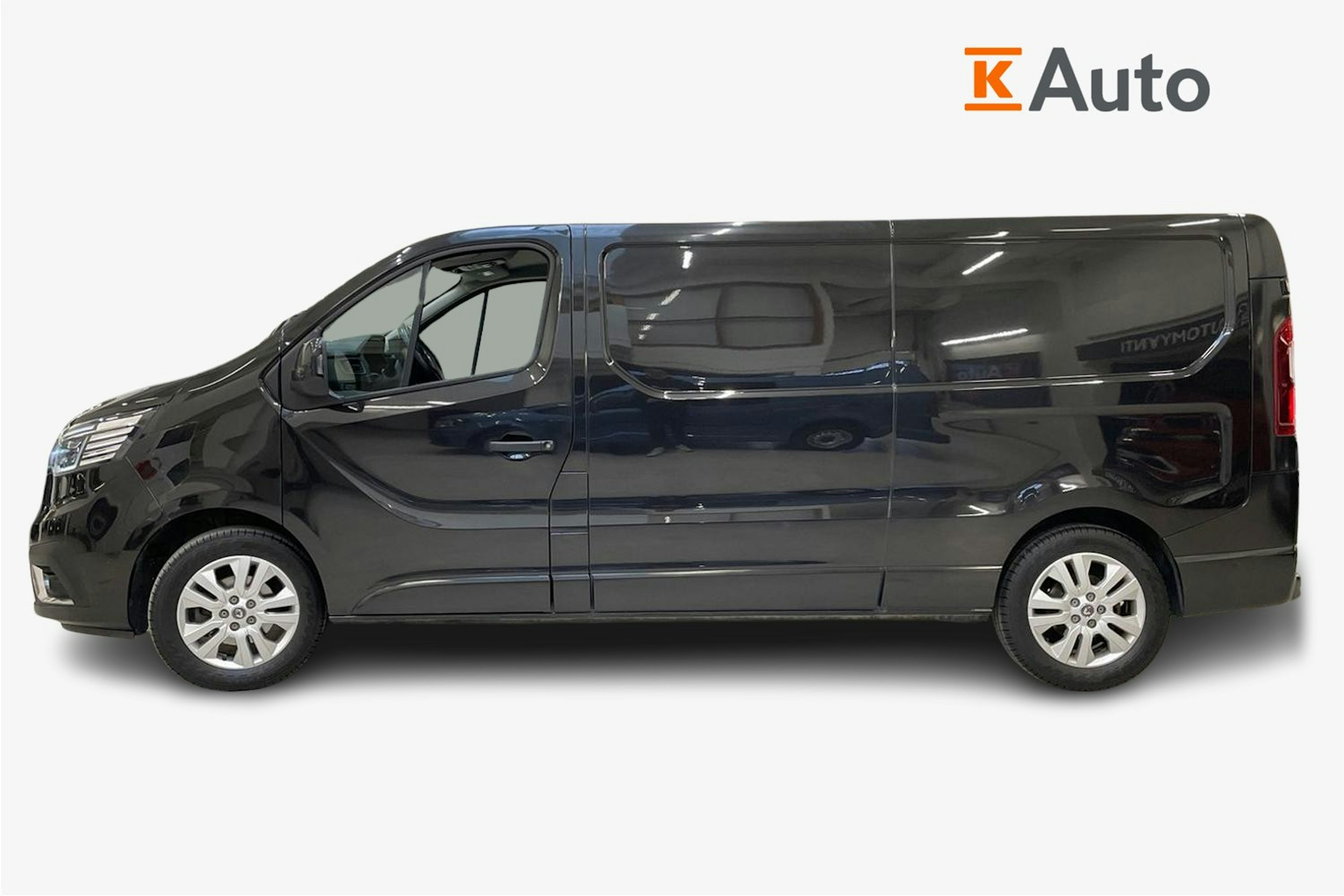 musta Renault Trafic 2022 kuva 6.
