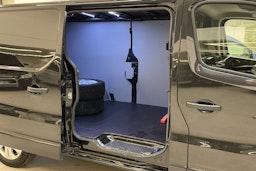 musta Renault Trafic 2022 kuva 13.