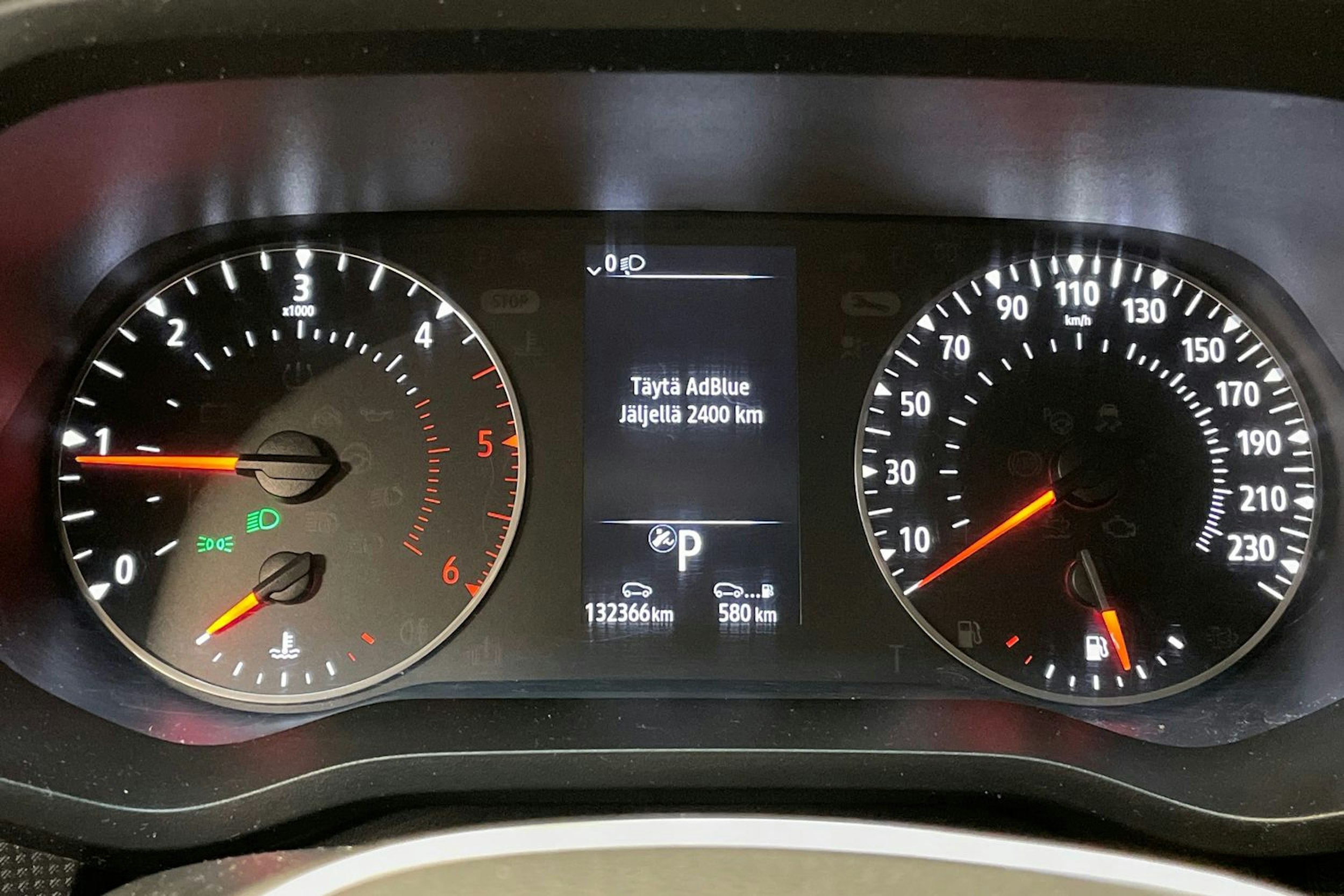 musta Renault Trafic 2022 kuva 17.