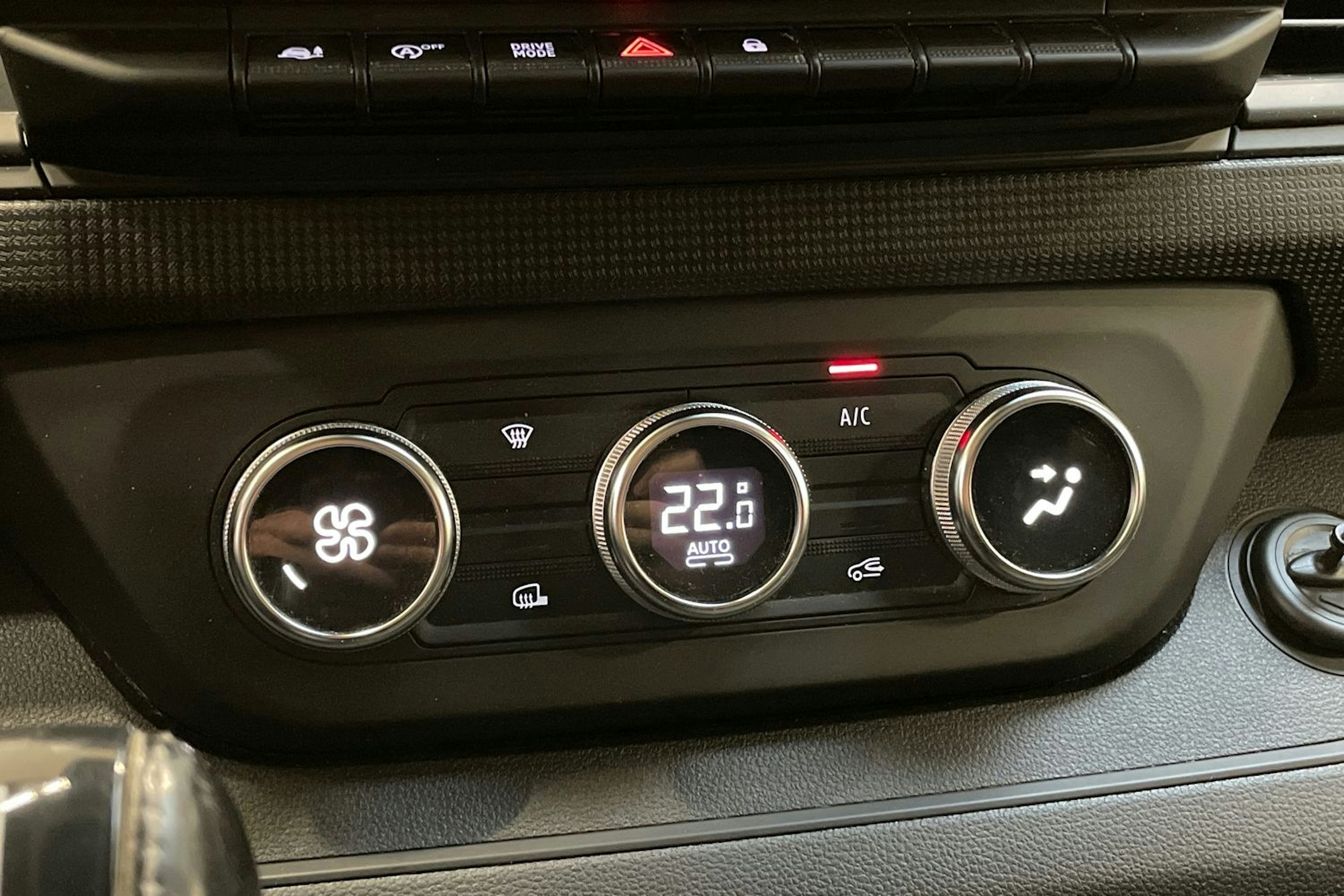musta Renault Trafic 2022 kuva 21.