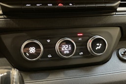 musta Renault Trafic 2022 kuva 21.