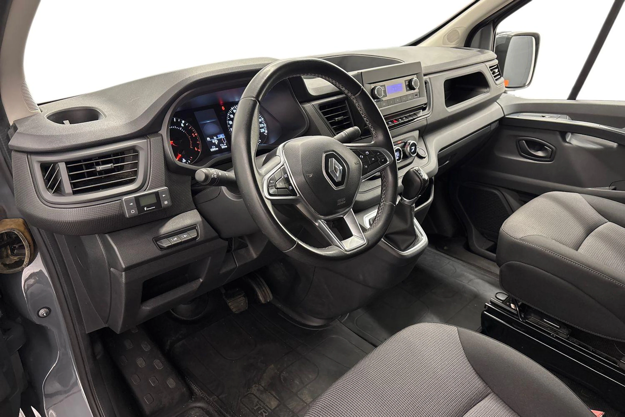 harmaa Renault Trafic 2022 kuva 8.