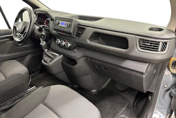 harmaa Renault Trafic 2022 kuva 9.