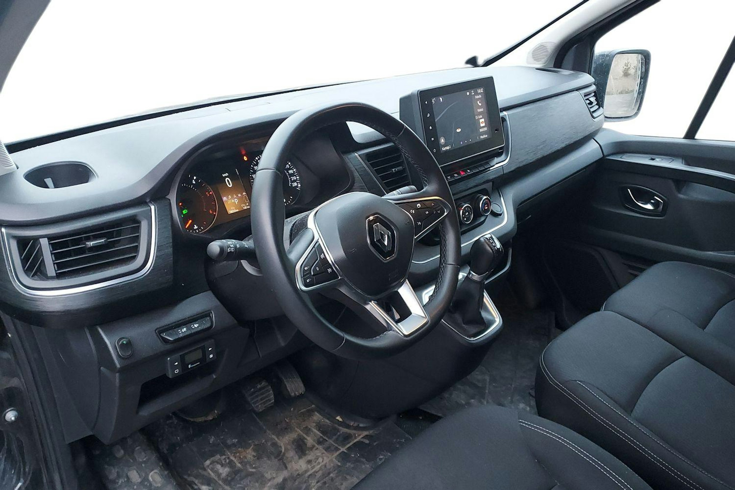 musta Renault Trafic 2022 kuva 3.