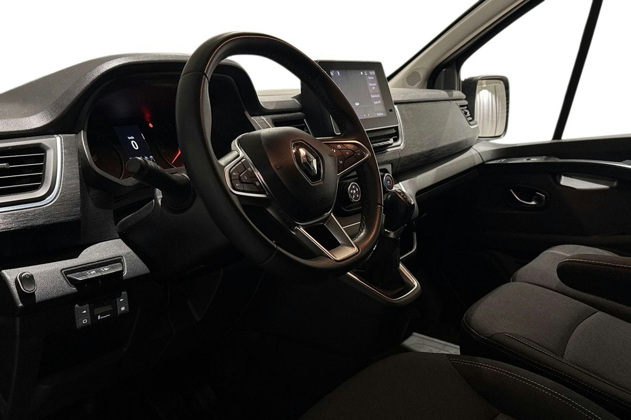 musta Renault Trafic 2022 kuva 6.