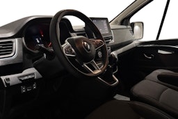 musta Renault Trafic 2022 kuva 6.