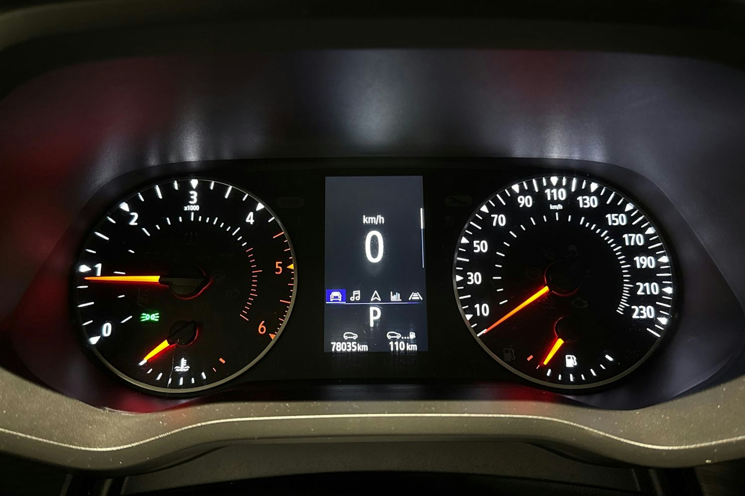 musta Renault Trafic 2022 kuva 15.