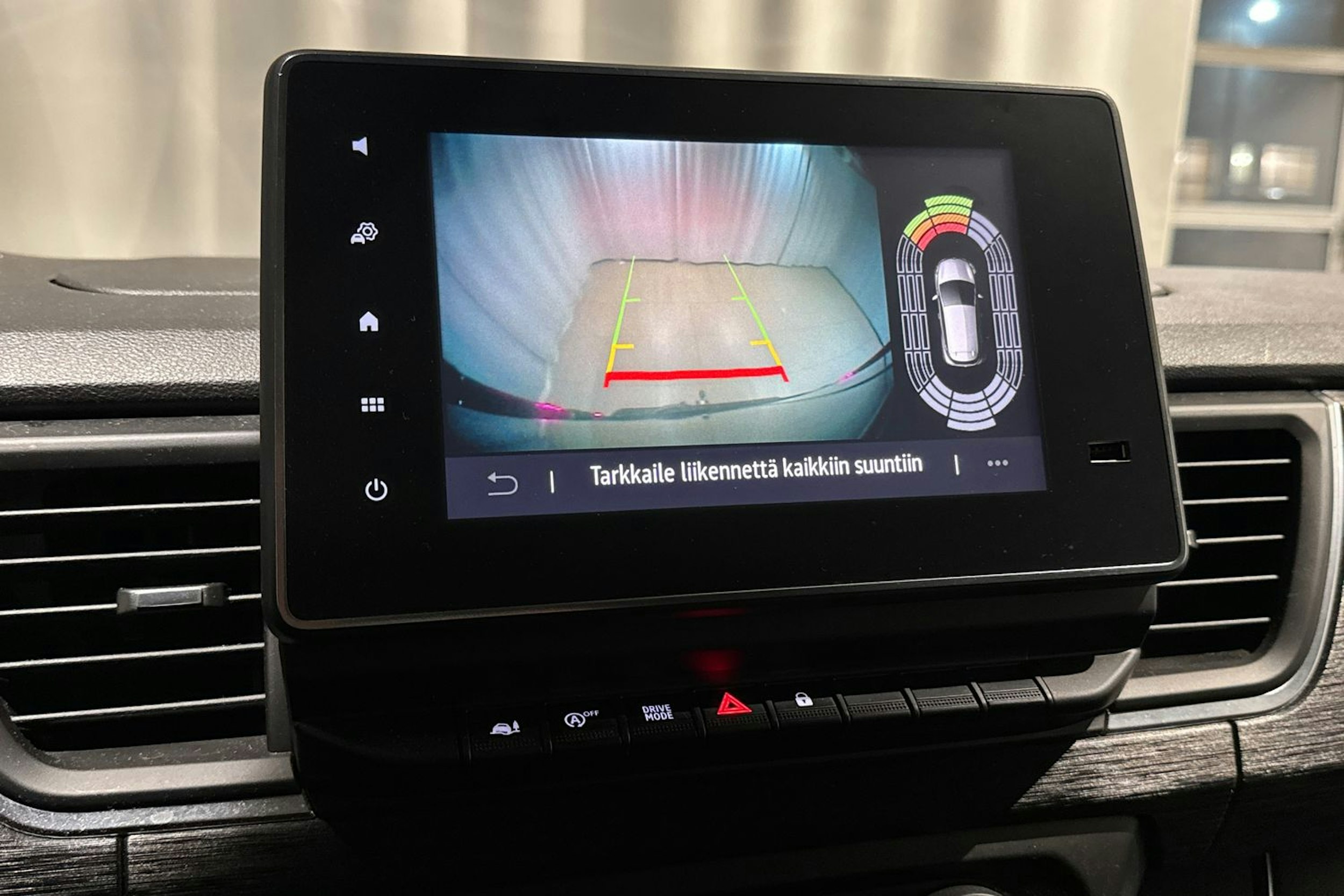 musta Renault Trafic 2022 kuva 17.