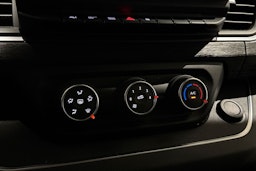 musta Renault Trafic 2022 kuva 19.