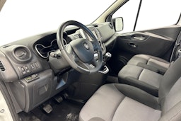 valkoinen Renault Trafic 2022 kuva 7.