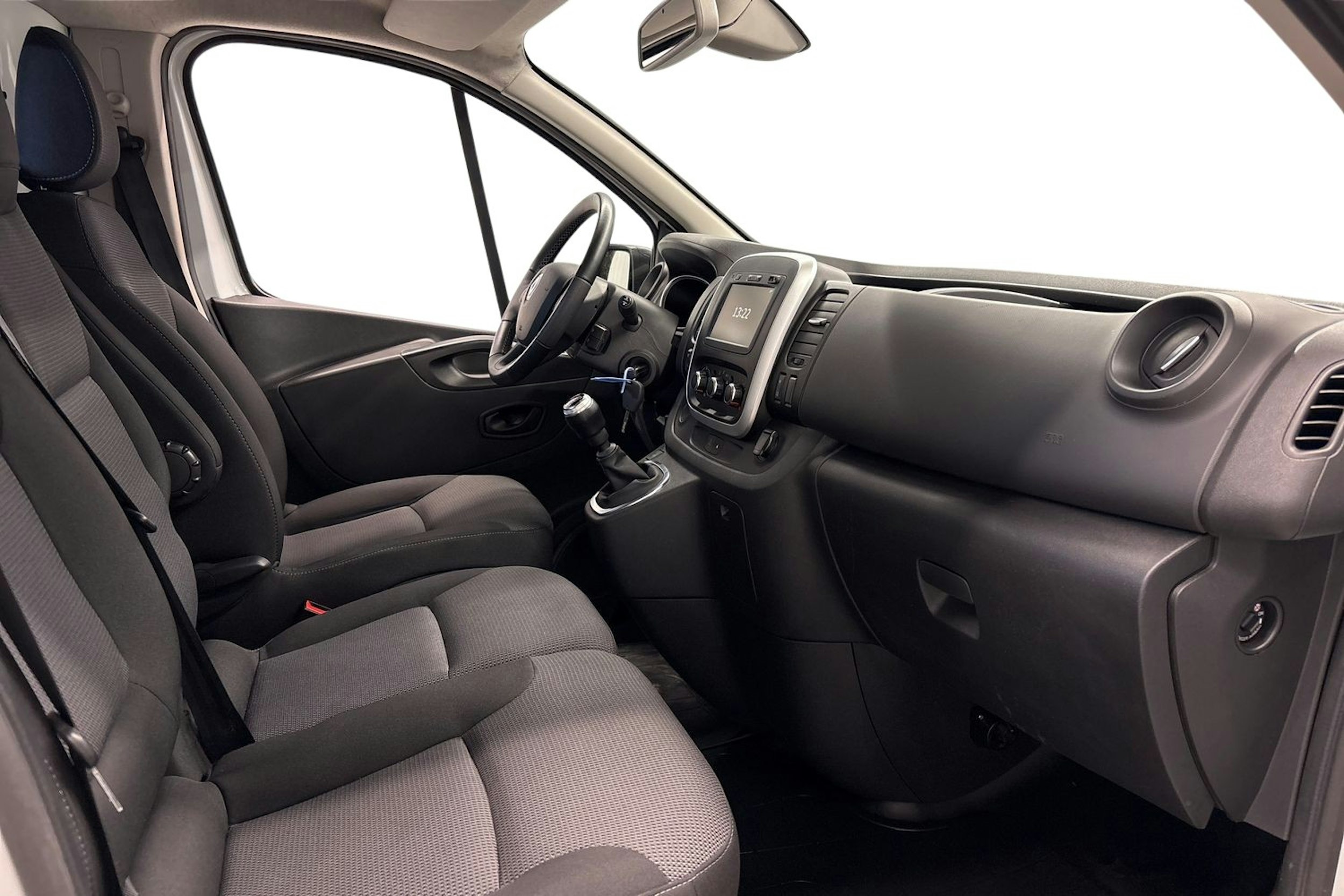valkoinen Renault Trafic 2022 kuva 9.