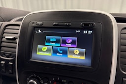 valkoinen Renault Trafic 2022 kuva 18.