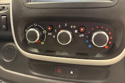 valkoinen Renault Trafic 2022 kuva 20.