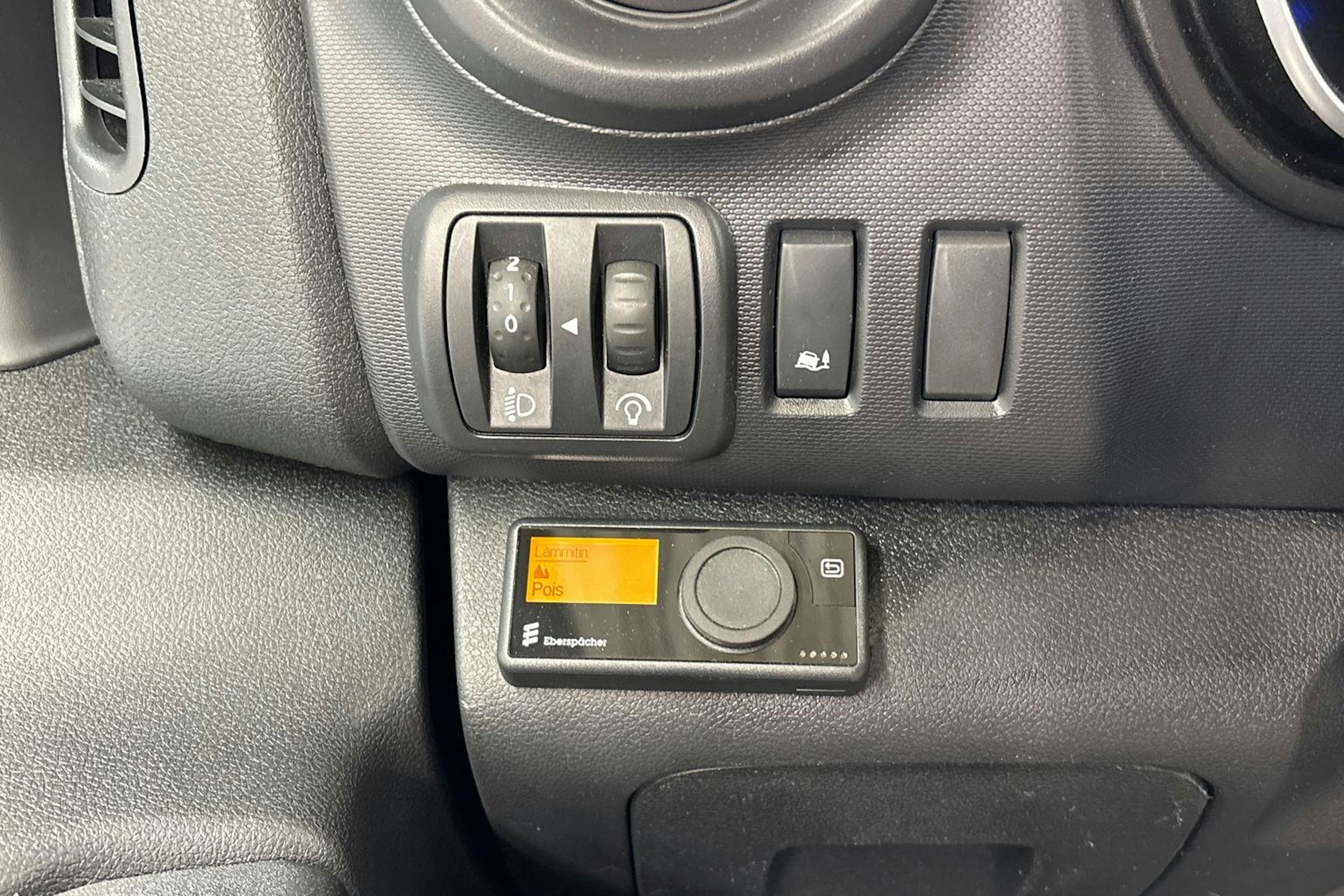 valkoinen Renault Trafic 2022 kuva 21.